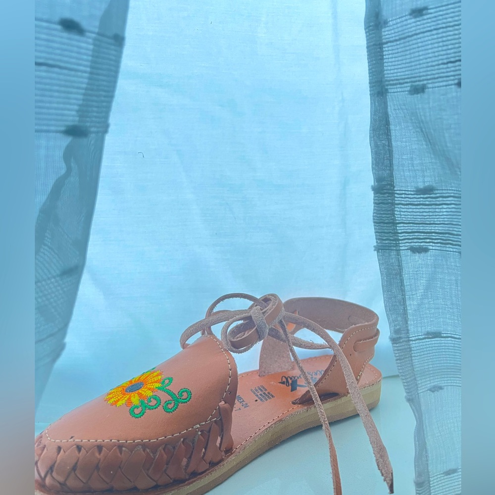 Lace up Sunflower Huaraches 🌻